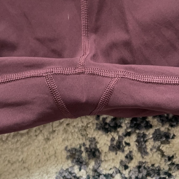 Like new Lululemon Wunder Under leggings - Picture 3 of 5